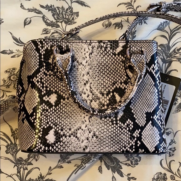 BRAND NEW Guess mini purse - Picture 3 of 4